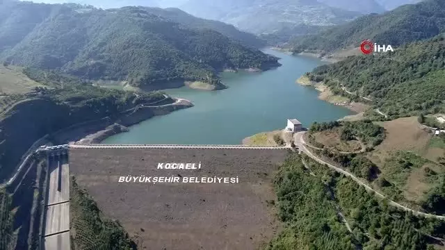 Kocaeli'nin su ihtiyacını karşılayan Yuvacık Barajı'nda su seviyesi yüzde 48'e düştü. Kocaeli'nin su ihtiyacını karşılayan Yuvacık Barajı'nda su seviyesi yüzde 48'e düştü.