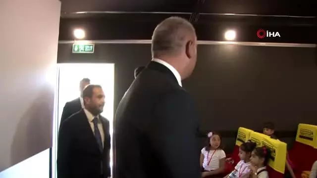 Kültür ve Turizm Bakanı Mehmet Nuri Ersoy, 'Gezen Sinema Tırı'nı uğurladı Kültür ve Turizm Bakanı Mehmet Nuri Ersoy, 'Gezen Sinema Tırı'nı uğurladı