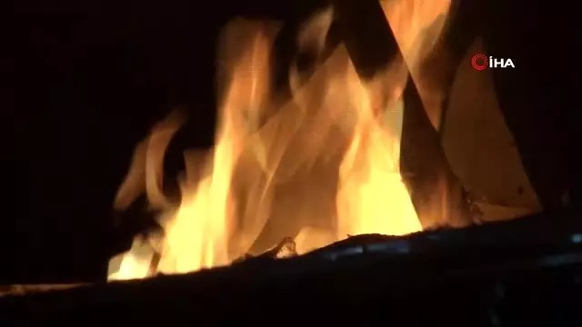 Kuzey Marmara Otoyolu'nda tırın dorsesi alev alev yandı