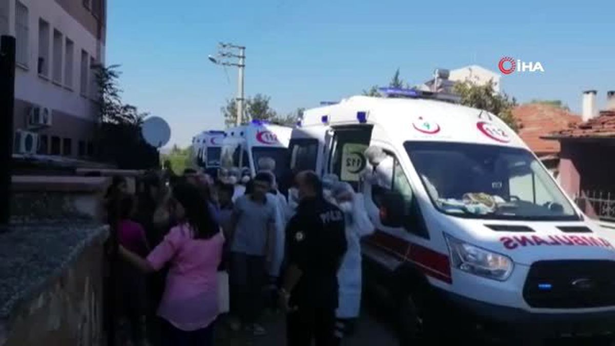 Sındırgı'da 50'den fazla öğrenci hastaneye kaldırıldı