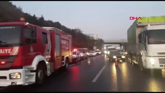 Tem otoyolu'nda servis minibüsü devrildi : 5 yaralı Tem otoyolu'nda servis minibüsü devrildi : 5 yaralı