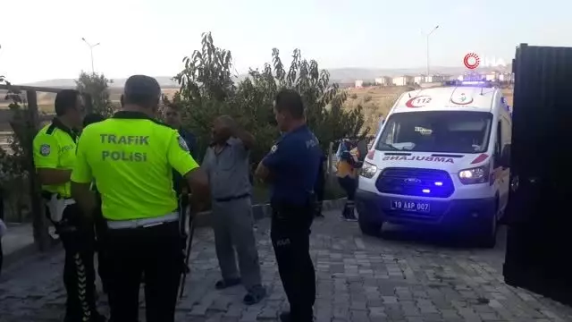 Traktör evin bahçesine uçtu Traktör evin bahçesine uçtu
