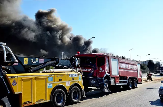 Tuzla'da fabrika yangını Tuzla'da fabrika yangını