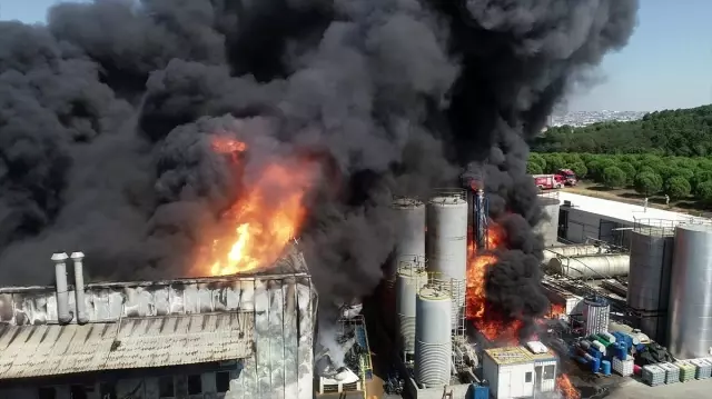 Tuzla'da fabrika yangını Tuzla'da fabrika yangını