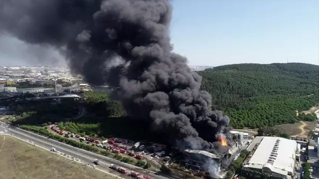 Tuzla'da fabrika yangını Tuzla'da fabrika yangını
