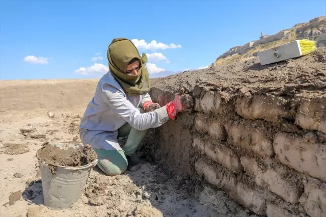'Urartu aristokratları'nın yaşadığı yapılar ayağa kaldırıldı 'Urartu aristokratları'nın yaşadığı yapılar ayağa kaldırıldı