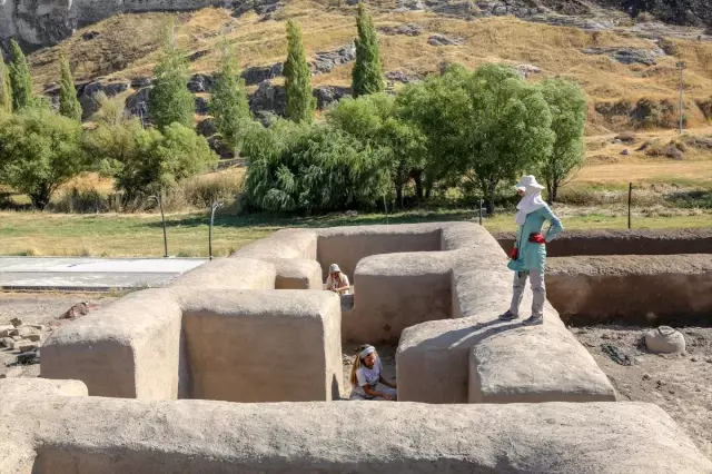 'Urartu aristokratları'nın yaşadığı yapılar ayağa kaldırıldı 'Urartu aristokratları'nın yaşadığı yapılar ayağa kaldırıldı