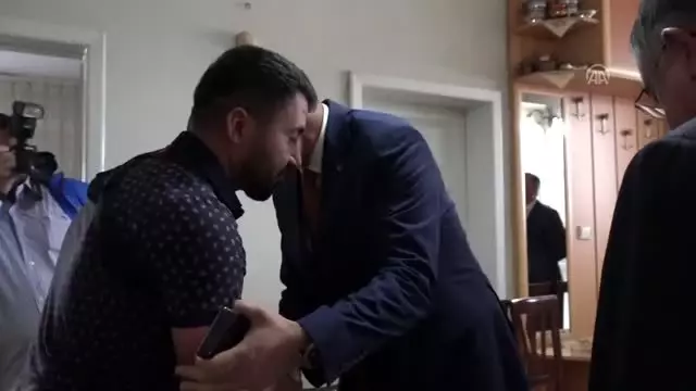 Vali Ayhan ve milletvekili Yılmaz, yaralı uzman çavuşu ziyaret etti Vali Ayhan ve milletvekili Yılmaz, yaralı uzman çavuşu ziyaret etti