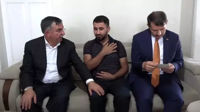 Vali Ayhan ve milletvekili Yılmaz, yaralı uzman çavuşu ziyaret etti Vali Ayhan ve milletvekili Yılmaz, yaralı uzman çavuşu ziyaret etti