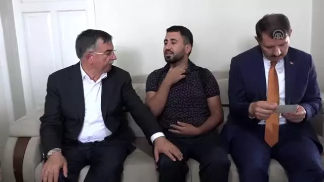 Vali Ayhan ve milletvekili Yılmaz, yaralı uzman çavuşu ziyaret etti Vali Ayhan ve milletvekili Yılmaz, yaralı uzman çavuşu ziyaret etti