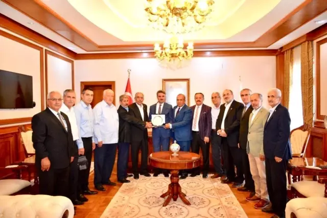 Vali Baruş'a, Muhtarlar Derneği Başkanlarından ziyaret Vali Baruş'a, Muhtarlar Derneği Başkanlarından ziyaret
