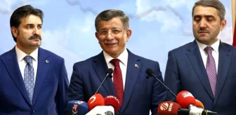 AK Parti'de Davutoğlu'na desteğini açıklayan partinin kurucularından eski vekil istifa etti