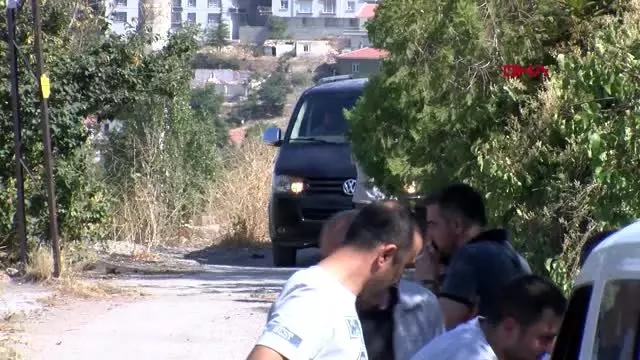 Tartıştığı eşini, çocuğunun gözleri önünde bıçaklayarak öldürdü Tartıştığı eşini, çocuğunun gözleri önünde bıçaklayarak öldürdü