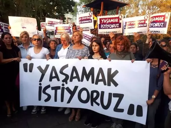 Ankaralı kadınlar, 'kadına şiddeti' protesto etti Ankaralı kadınlar, 'kadına şiddeti' protesto etti