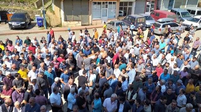 Böbreğini veren erkek çocuğunun tabutuna nihayet sefer bakanimiz baba yürekleri dağladı
