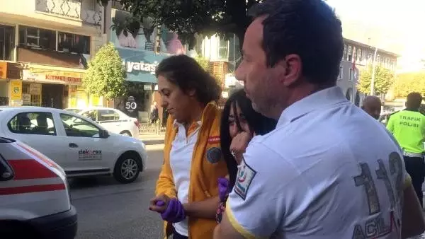 Çantasının çalındığını iddia eden kadın, sinir krizi geçirdi Çantasının çalındığını iddia eden kadın, sinir krizi geçirdi
