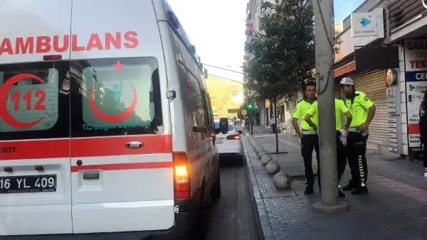Çantasının çalındığını iddia eden kadın, sinir krizi geçirdi Çantasının çalındığını iddia eden kadın, sinir krizi geçirdi