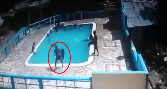 Dehşet anları kamerada! 15 yaşındaki genç kızı, herkesin gözü önünde böyle boğdu