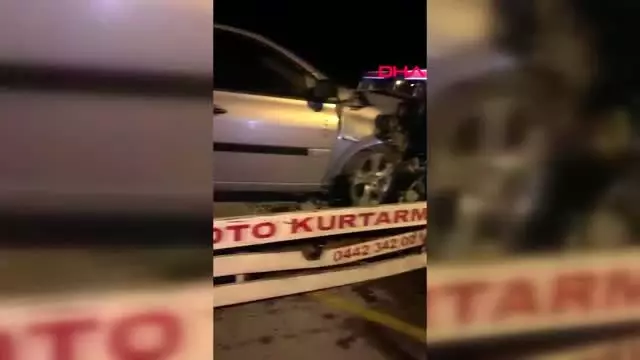 Erzurum hurdaya dönen araçtan sağ çıktılar Erzurum hurdaya dönen araçtan sağ çıktılar