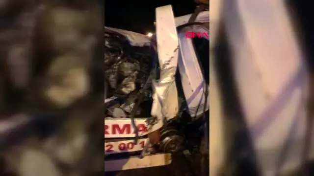 Erzurum hurdaya dönen araçtan sağ çıktılar Erzurum hurdaya dönen araçtan sağ çıktılar