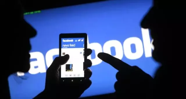 Facebook'ta DEAŞ ve El Kaide bağlantılı sayfaların otomatik olarak oluşturulduğu ortaya çıktı