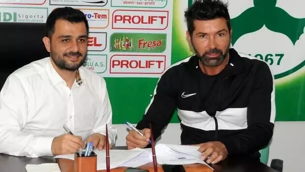 Giresunspor'da Hakan Kutlu dönemi! 1+1 yıllık... Giresunspor'da Hakan Kutlu dönemi! 1+1 yıllık...