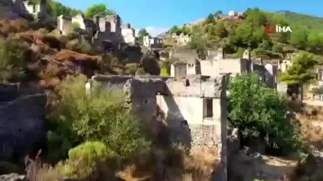 Türk bayrağının gölgesindeki hayalet köyde uzun yıllardır kimse yaşamıyor Türk bayrağının gölgesindeki hayalet köyde uzun yıllardır kimse yaşamıyor