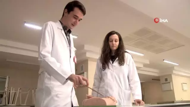 İki kardeş hastalara şifa dağıtacak