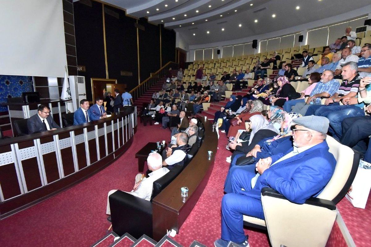 Karatay'da söz meclisleri sürüyor