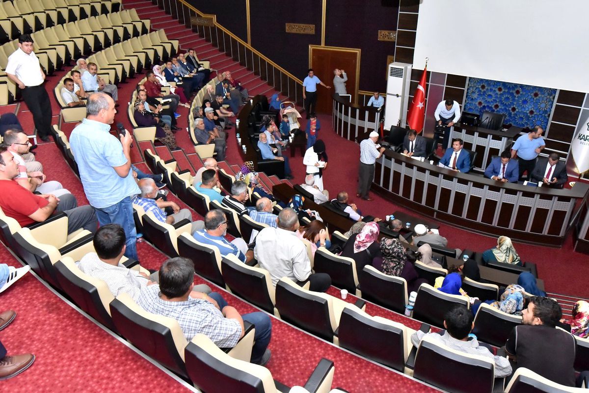 Karatay'da söz meclisleri sürüyor