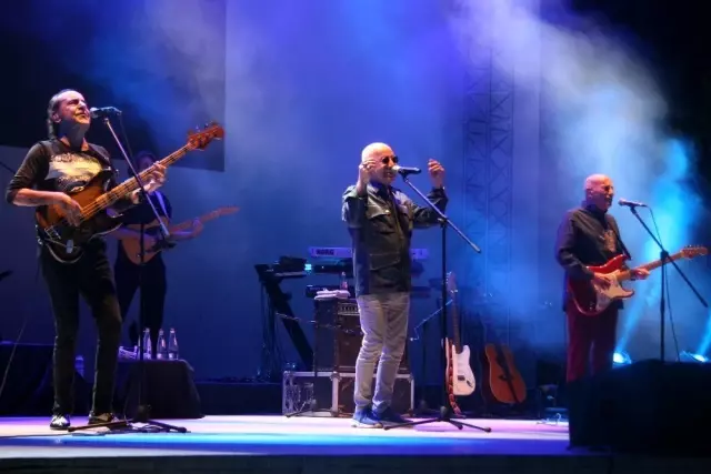MFÖ Denizli'de sahne aldı MFÖ Denizli'de sahne aldı
