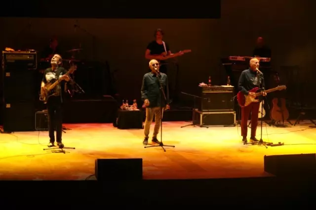 MFÖ Denizli'de sahne aldı MFÖ Denizli'de sahne aldı