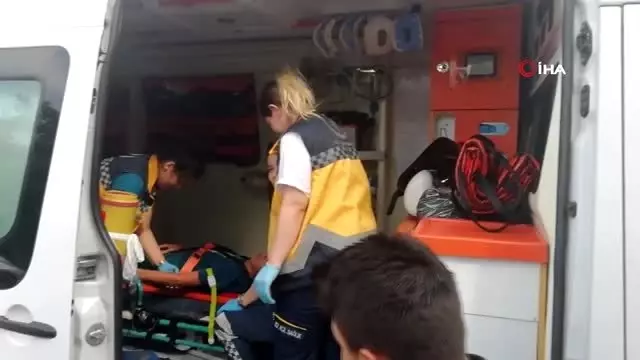 Özel öğrencileri taşıyan servis ile otomobil çarpıştı: 4 yaralı Özel öğrencileri taşıyan servis ile otomobil çarpıştı: 4 yaralı