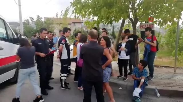 Özel öğrencileri taşıyan servis ile otomobil çarpıştı: 4 yaralı Özel öğrencileri taşıyan servis ile otomobil çarpıştı: 4 yaralı