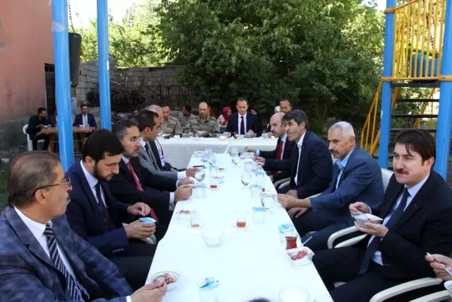 Şemdinli'de aşure dağıtımı