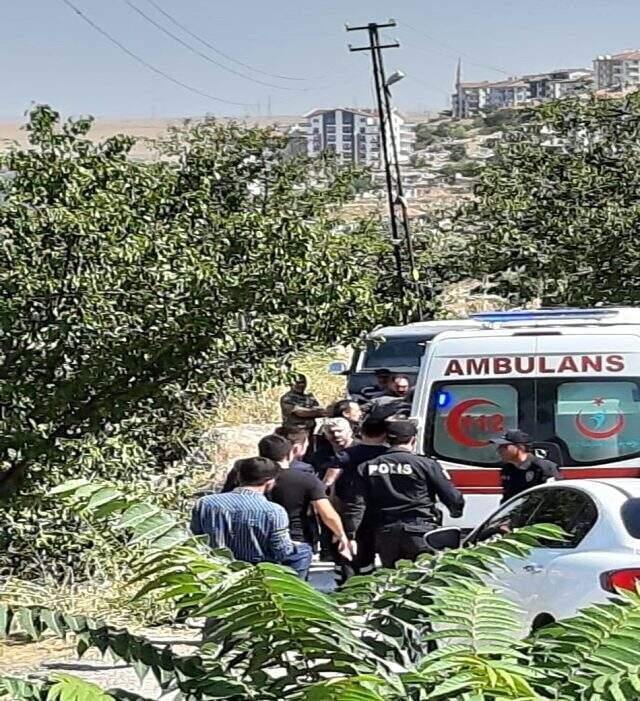 Tartıştığı eşini, çocuğunun gözleri önünde bıçaklayarak öldürdü