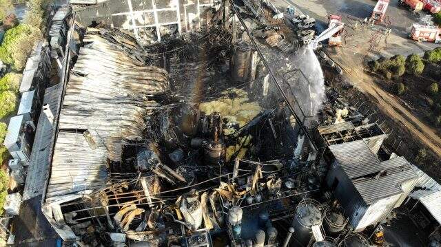 Tuzla'da yanan fabrikadaki hasar havadan görüntülendi