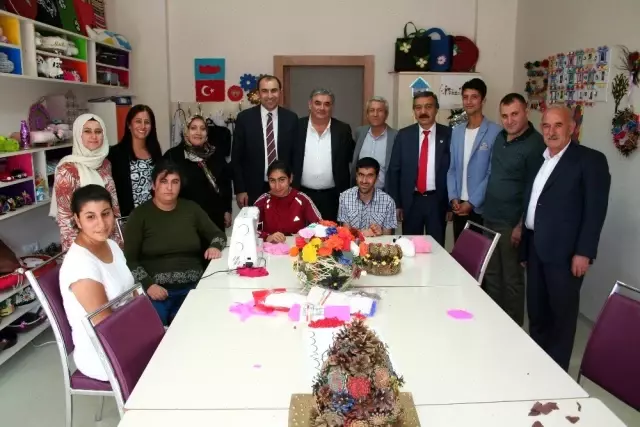 VANTSO ve VANESOB heyeti, engelli çocukların gönüllerine dokundu VANTSO ve VANESOB heyeti, engelli çocukların gönüllerine dokundu