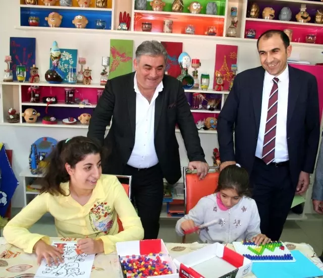 VANTSO ve VANESOB heyeti, engelli çocukların gönüllerine dokundu VANTSO ve VANESOB heyeti, engelli çocukların gönüllerine dokundu