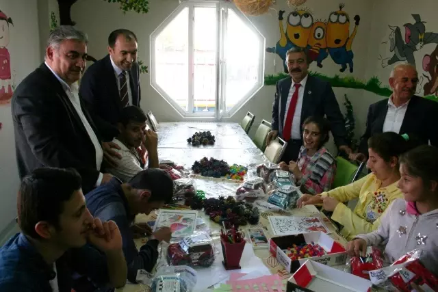VANTSO ve VANESOB heyeti, engelli çocukların gönüllerine dokundu VANTSO ve VANESOB heyeti, engelli çocukların gönüllerine dokundu