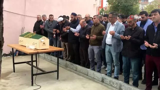 6. kattan düşerek hayatını kaybeden Mehmet bebek toprağa verildi 6. kattan düşerek hayatını kaybeden Mehmet bebek toprağa verildi