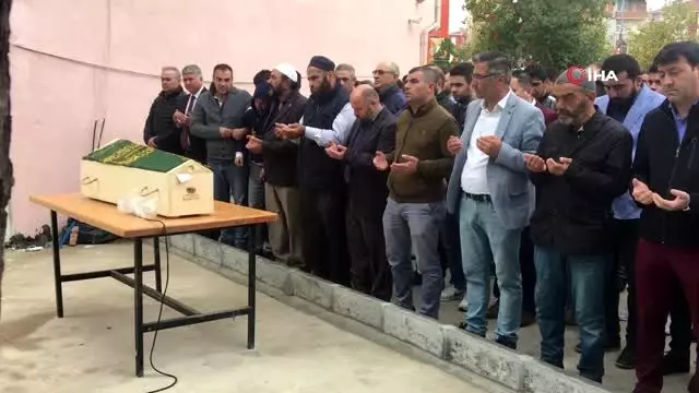 6. kattan düşerek hayatını kaybeden Mehmet bebek toprağa verildi 6. kattan düşerek hayatını kaybeden Mehmet bebek toprağa verildi