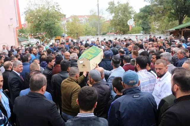 6. kattan düşerek ölen Mehmet bebek toprağa verildi 6. kattan düşerek ölen Mehmet bebek toprağa verildi