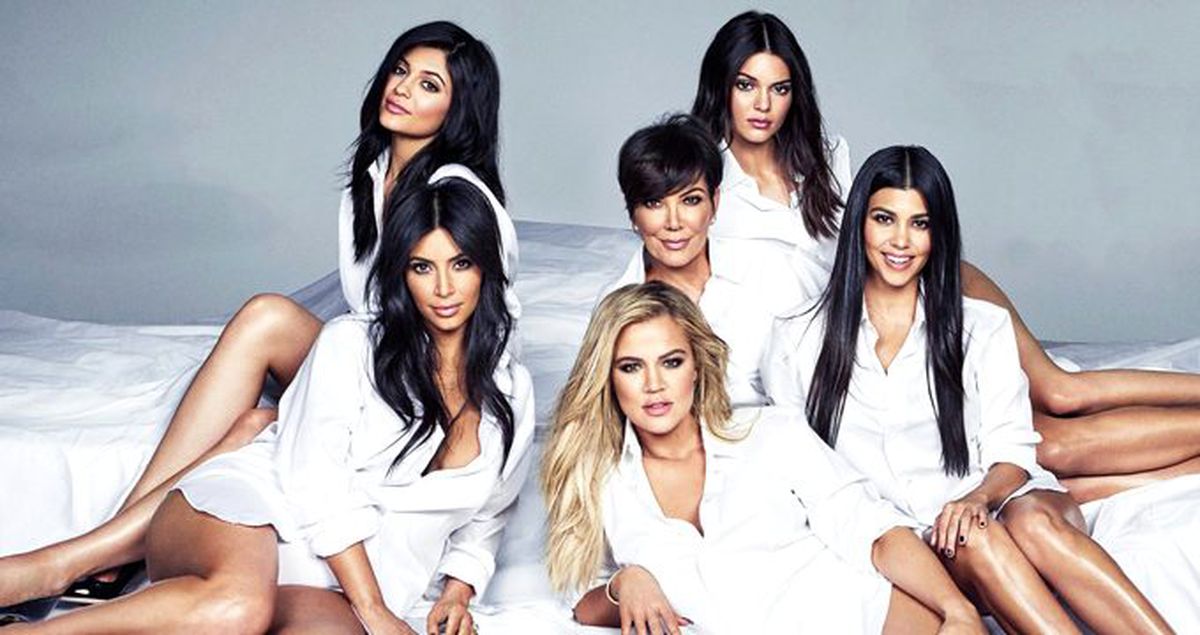64 yaşındaki Kris Jenner, siyah bikinili fotoğrafıyla kızlarını gölgede bıraktı