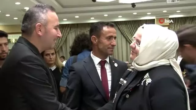 Aile Bakanı Selçuk, gaziler ve gazi aileleri ile bir arada Aile Bakanı Selçuk, gaziler ve gazi aileleri ile bir arada