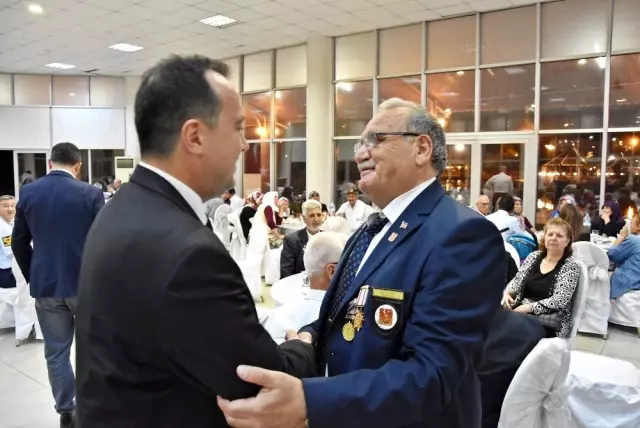 Akhisarlı protokol üyeleri gazilerle akşam yemeğinde buluştu Akhisarlı protokol üyeleri gazilerle akşam yemeğinde buluştu