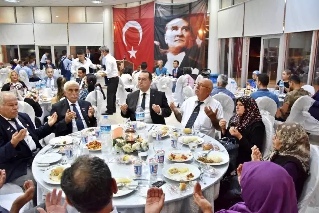 Akhisarlı protokol üyeleri gazilerle akşam yemeğinde buluştu Akhisarlı protokol üyeleri gazilerle akşam yemeğinde buluştu