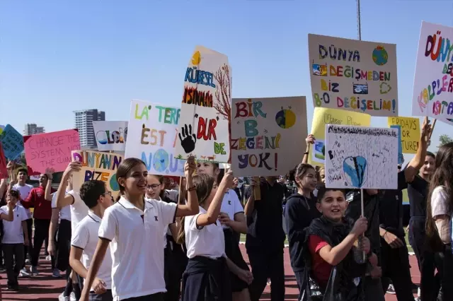 Ankara'da öğrencilerden 'küresel iklim değişikliği' eylemi Ankara'da öğrencilerden 'küresel iklim değişikliği' eylemi