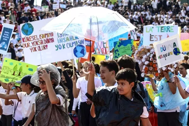 Ankara'da öğrencilerden 'küresel iklim değişikliği' eylemi Ankara'da öğrencilerden 'küresel iklim değişikliği' eylemi
