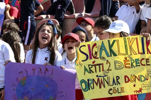 Ankara'da öğrencilerden 'küresel iklim değişikliği' eylemi Ankara'da öğrencilerden 'küresel iklim değişikliği' eylemi